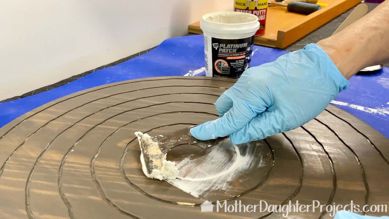 How to Epoxy a Tabletop - Mother Daughter Projects