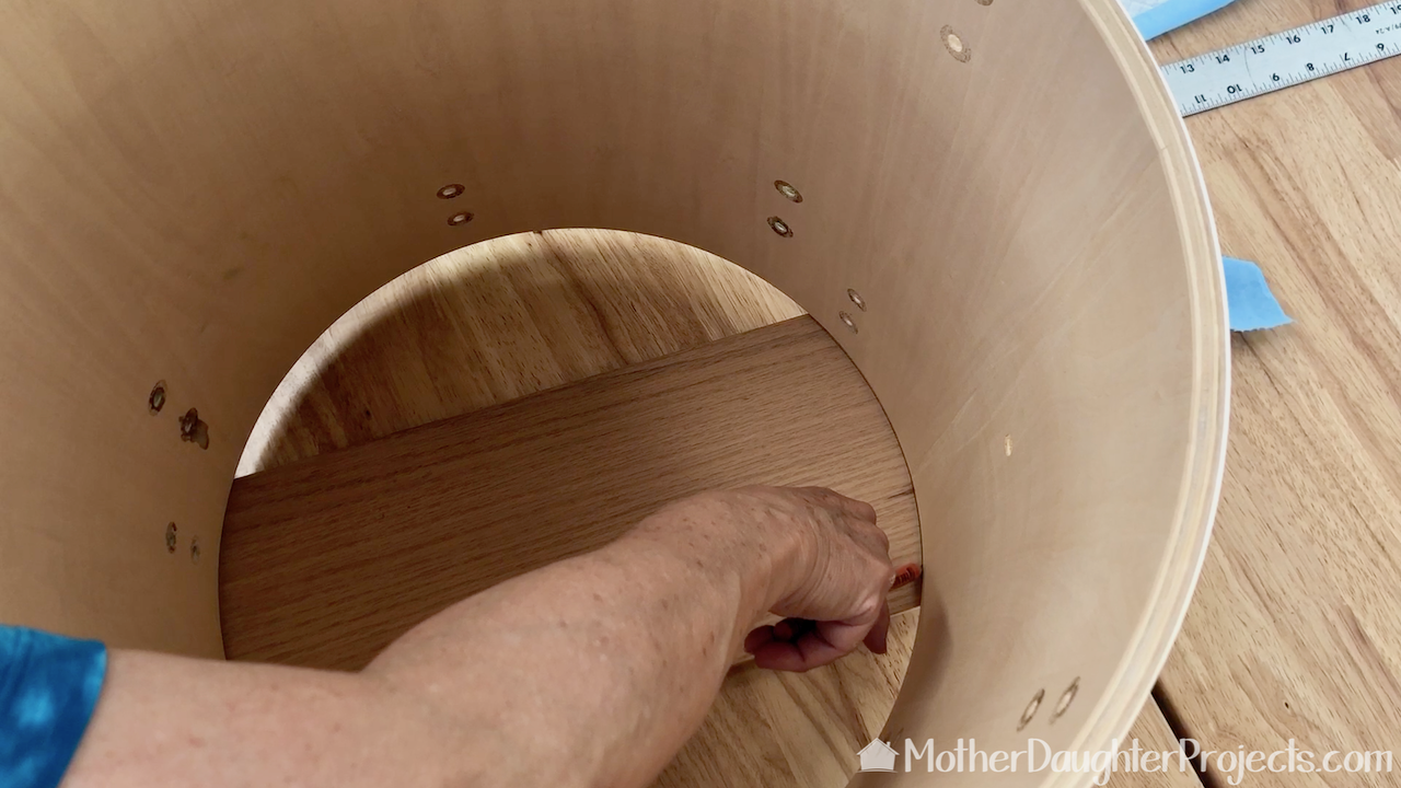 Marking the cord set board to the inner curve of the drum. 