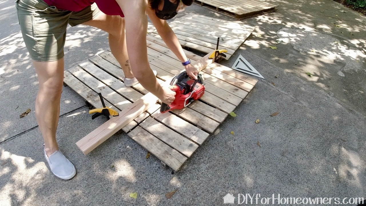 Steph again used the rear handle Milwaukee circular saw to finish cutting the front of the pallet to size. 