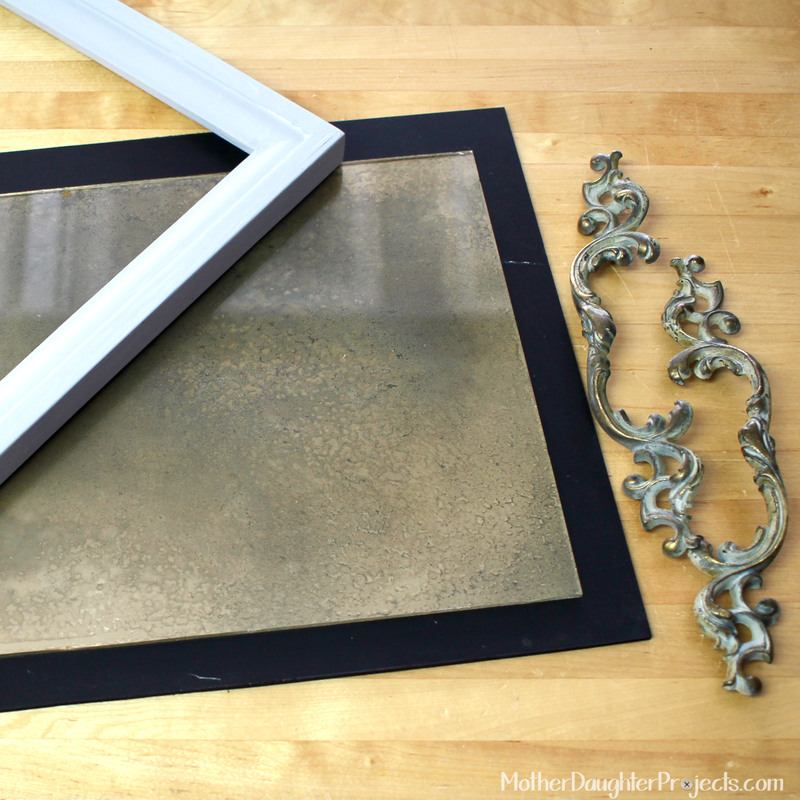 Learn to DIY a vintage look for a tray using an old mirror effect. 