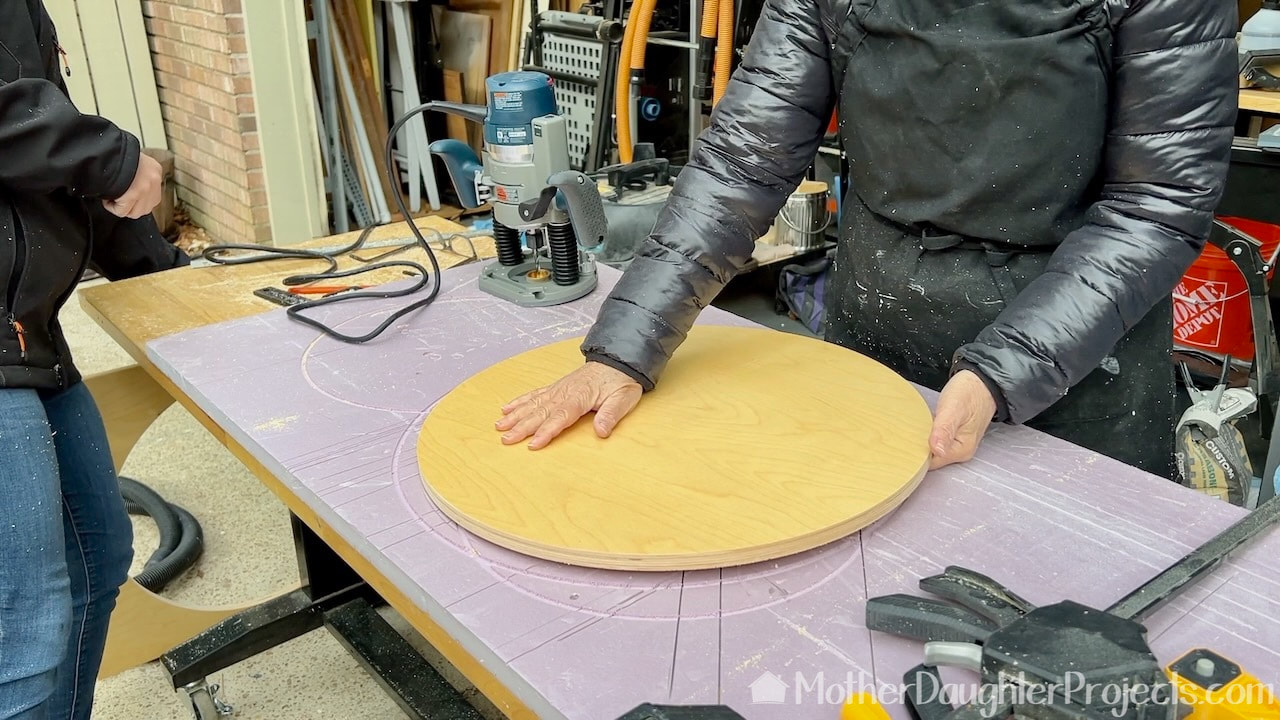 You can easily make circles with the WoodRiver circle cutting jig.