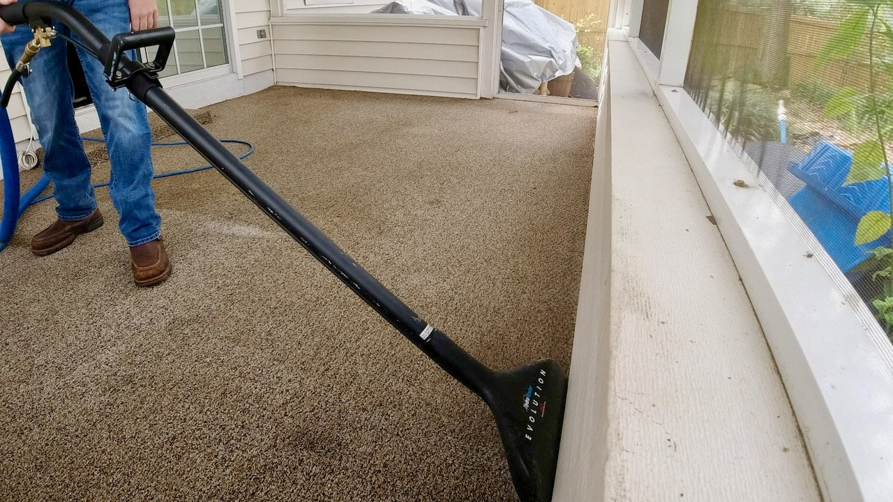 The outdoor carpet was professionally cleaned.