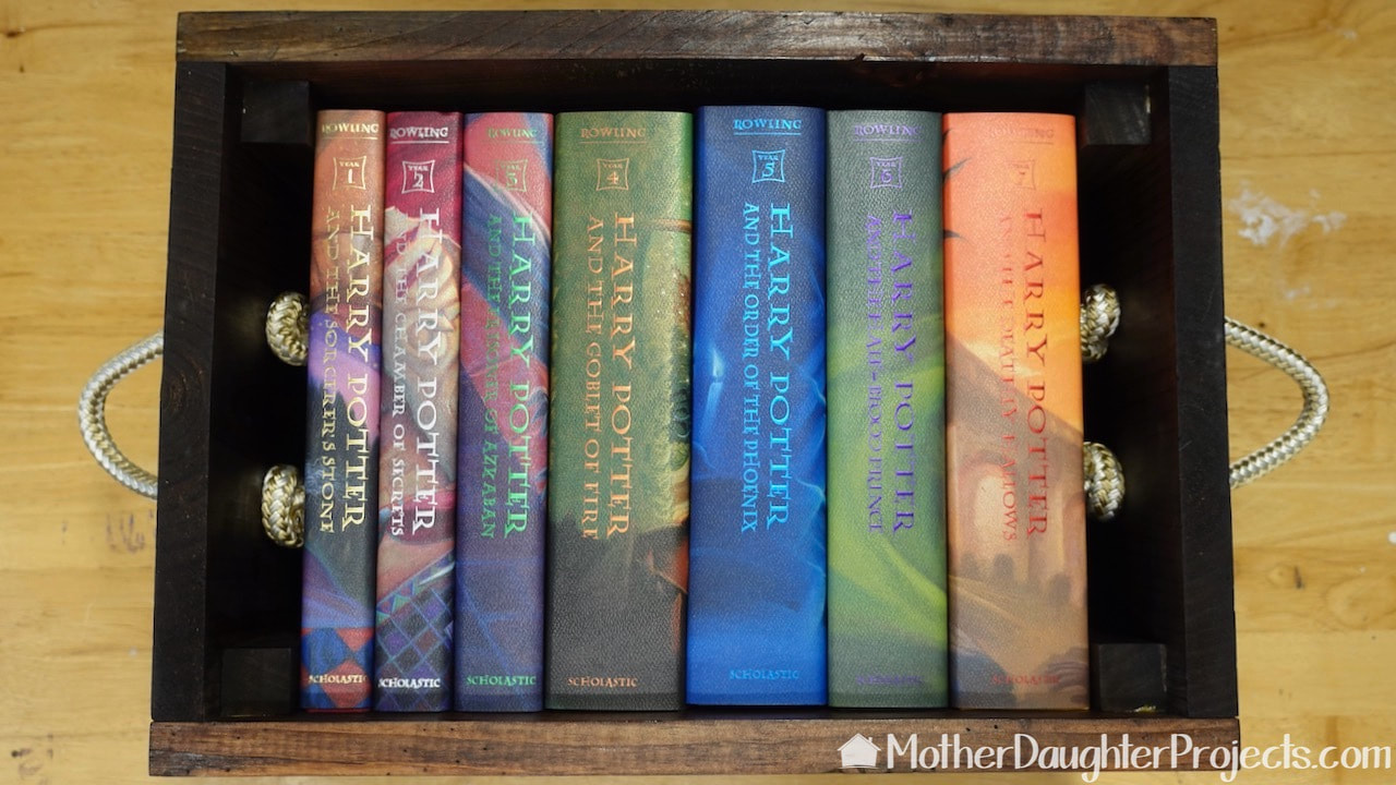 Here's a good look at the seven Harry Potter books all in the trunk. 