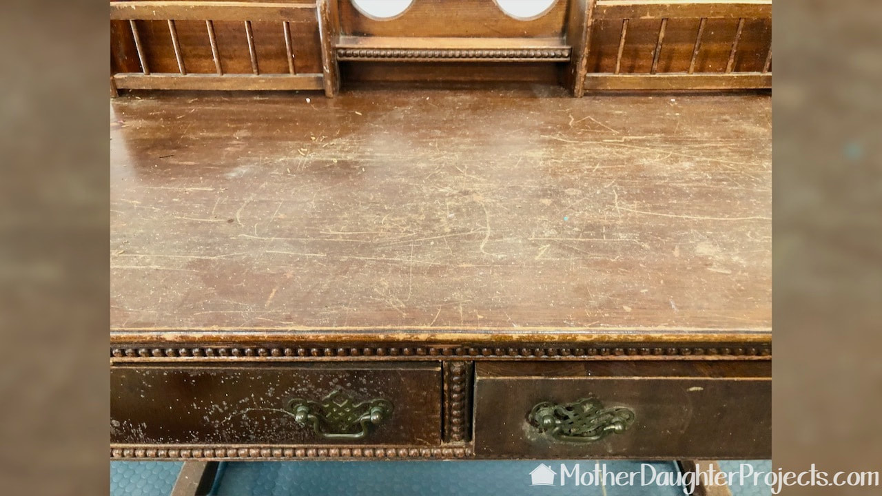 Before of the desk, dirt, scratches, mold, and mildew.