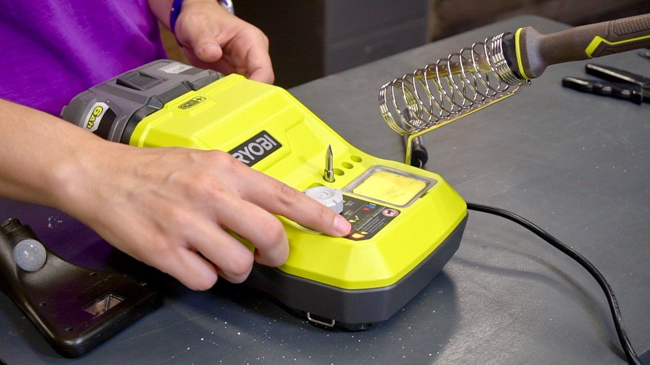 How to use a Ryobi solder station.