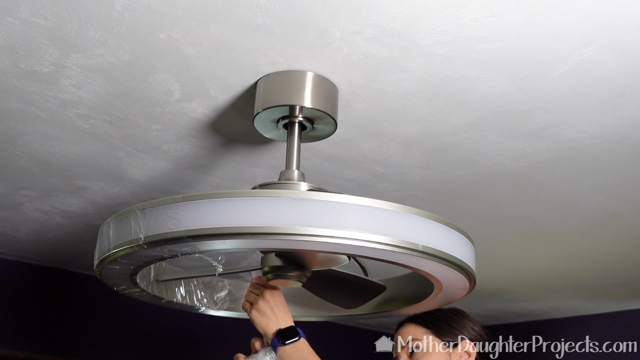 The Artika Edwin LED fan is not installed. 