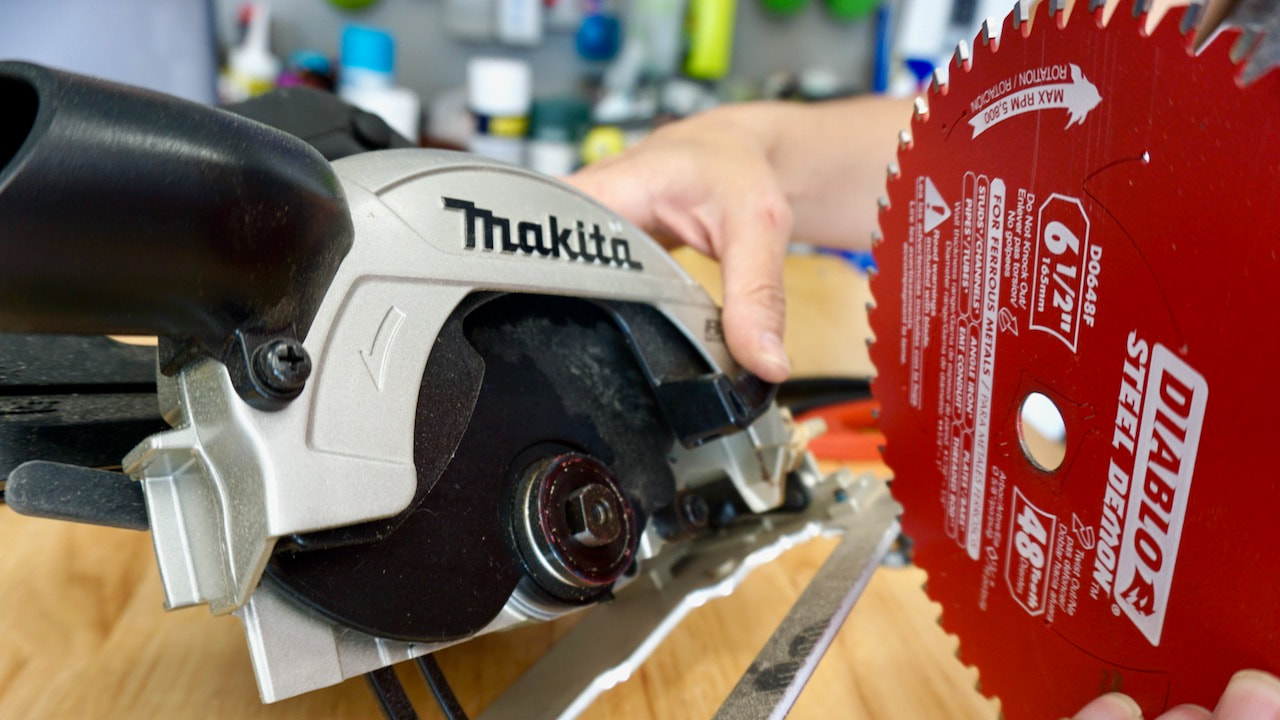 Putting the Diablo metal cutting saw on the Makita circular saw.