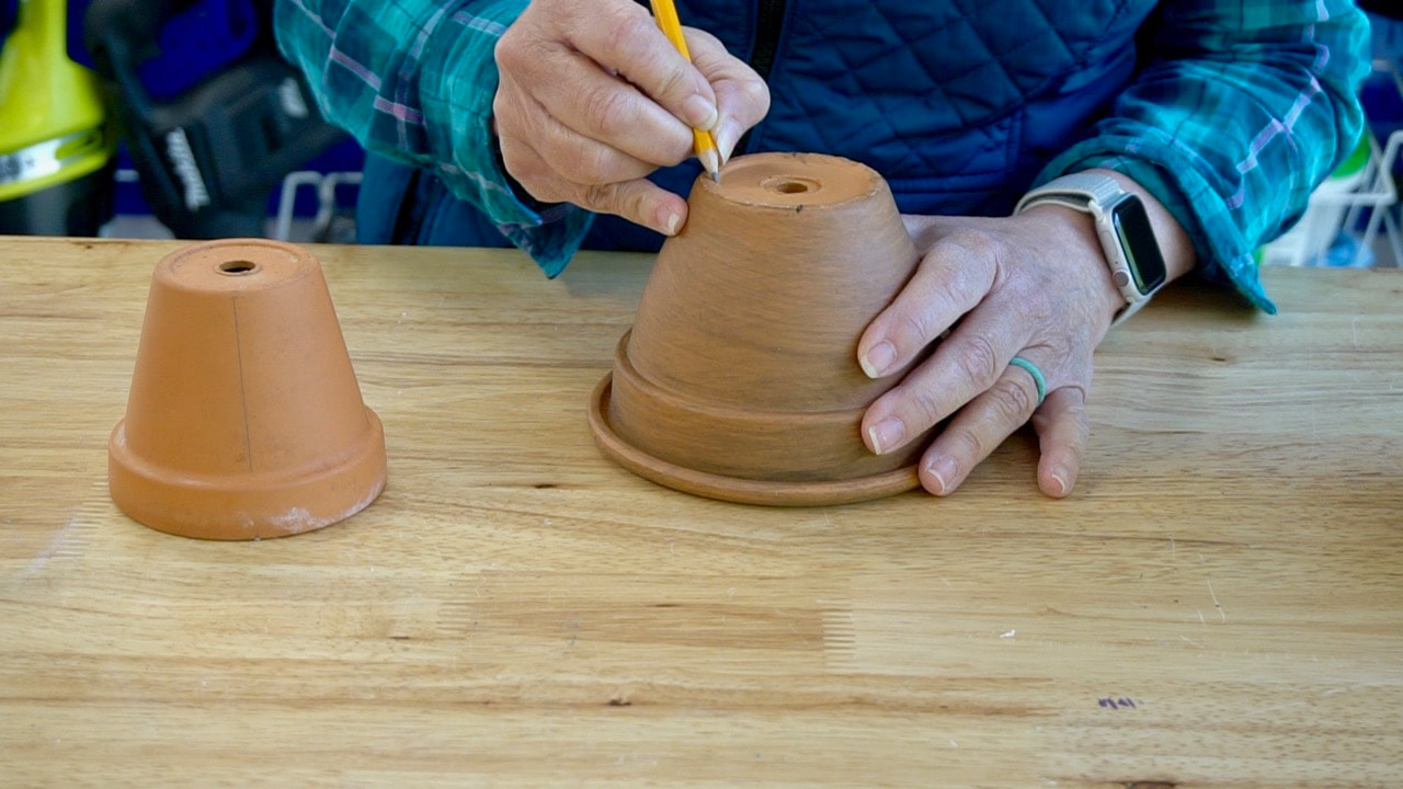 How to give a terra-cotta pot a faux concrete finish.