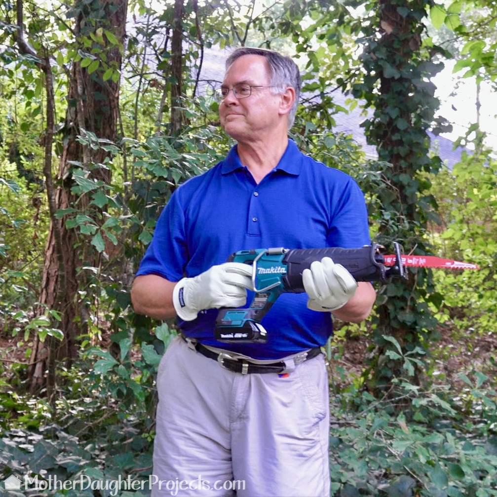 Learn how to prune branches, bushes and flowers with the Diablo pruning blade and a reciprocating saw. Another use for a tool you have in your workshop. Also, see how the Husky leather gloves help make clean up a breeze!