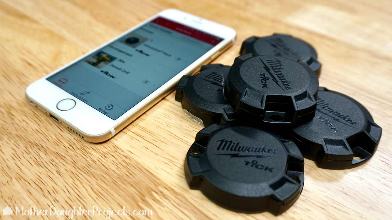 Learn how to find your things with the bluetooth tracker Milwaukee Tick. Use it to find tools, bikes, suitcases and more!